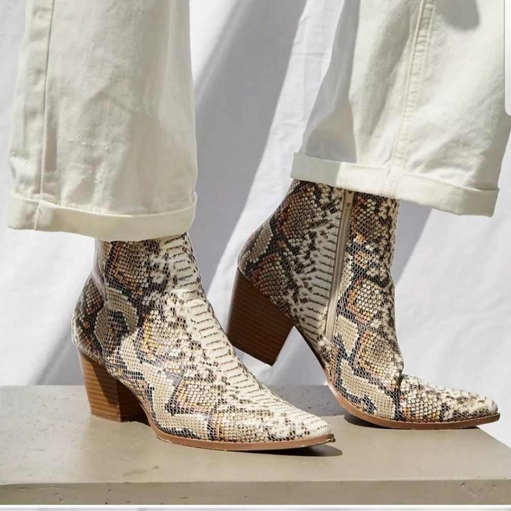 Coconuts by Matisse "Going West" Snake Print Booties size 8